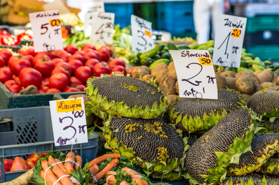 Jak powinny funkcjonować giełdy rolne, targowiska i bazar w czasie epidemii koronawirusa? Fot. Shutterstock