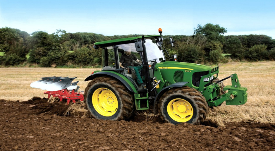 John Deere serii 5R z poprzedniej generacji, fot. John Deere John Deere: nowa seria 5 ciągników klasy premium
