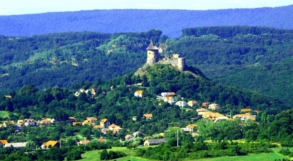 Ustawa o obrocie ziemią jest jednym z punktów spornych między KE a prawicowym rządem Węgier premiera Viktora Orbana; Fot. pixabay KE pozywa Węgry do unijnego sądu w sprawie ustawy o sprzedaży ziemi