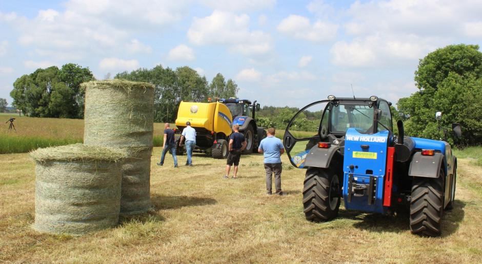 Pokaz maszyn New Holland w Józefinie k. Tomaszowa Maz. zorganizowany wspólnie z dealerem marki New Holland - firmą Agroskład, fot. K.Hołownia New Holland podsumowuje cykl pokazów maszyn zielonkowych