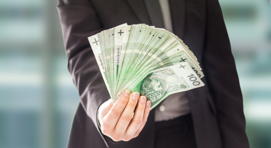 Komornik ocenia nie tylko pochodzenie zajętych pieniędzy, ale też rodzaj długu; fot. Shutterstock Komornik zajął pieniądze – to komornik musi je zwolnić