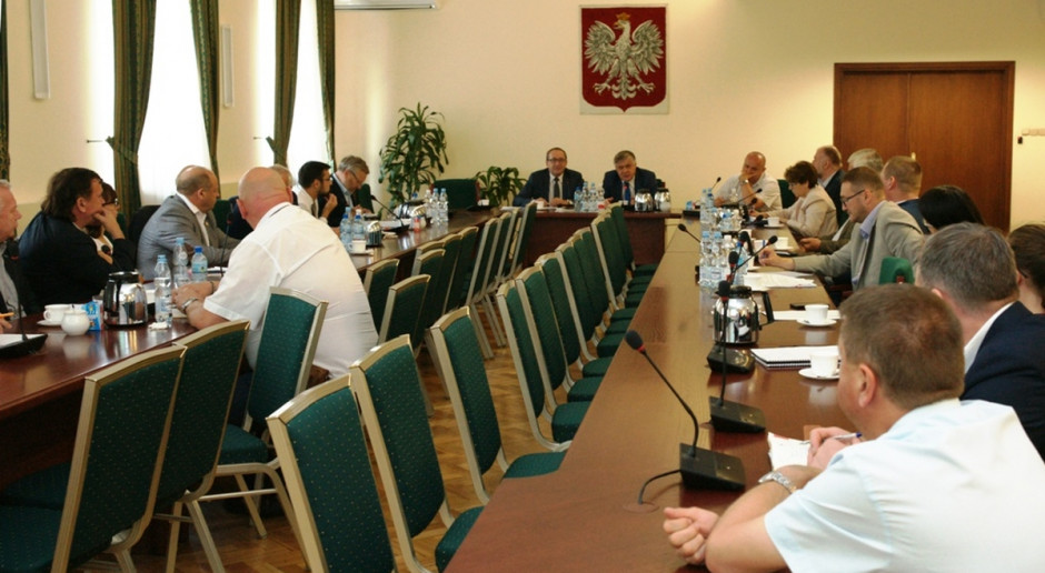 Fot. www.minrol.gov.pl Spotkanie w sprawie lipcowego pakietu wsparcia rolnictwa