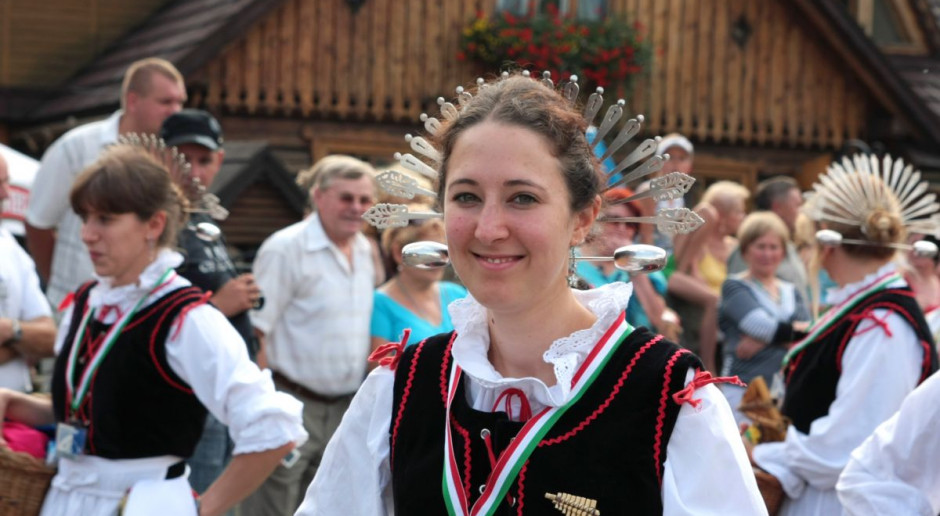 Podczas Tygodnia folklor będzie królował na głównych arenach - w Wiśle, Żywcu, Szczyrku, Oświęcimiu i Makowie Podhalańskim, a także podczas imprez towarzyszących w Istebnej, Ujsołach i Jabłonkowie na Zaolziu; Fot. Wojtek Jarco / Shutterstock.com Ruszył Tydzień Kultury Beskidzkiej, największe w Europie święto folkloru