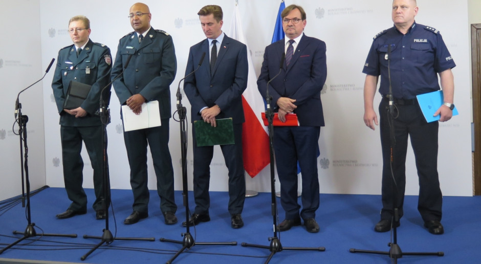 Uczestnicy konferencji: przedstawiciele służ mundurowych, departamentu rolnictwa i Inspekcji Weterynaryjnej; Fot. Łukasz Głuchowski Kto odpowiada za nowe ogniska ASF?