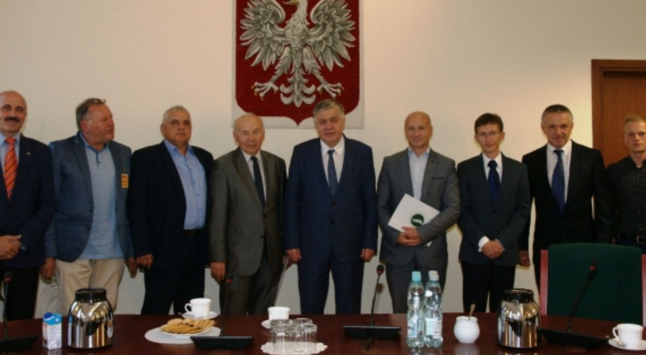 Kadencja Rady Polskiego Klubu Wyścigów Konnych rozpocznie się z dniem zebrania się Rady na pierwsze posiedzenie, które zwoła minister rolnictwa; Fot. MRiRW Jurgiel powołał Radę Polskiego Klubu Wyścigów Konnych