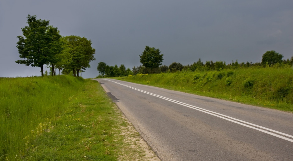 Fot. Shutterstock Ponad 95 mln zł dostaną w 2017 r. mazowieckie samorządy na przebudowę dróg
