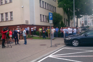 Protest rolników pod Urzędem Wojewódzkim w Białymstoku – zdjęcia