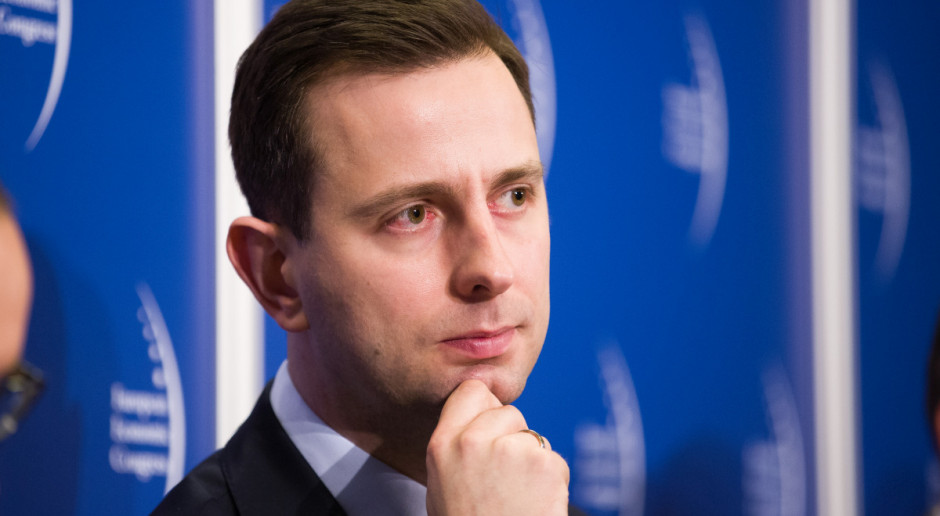 Susza to problem wielu rolników w Polsce, nie tylko na Mazurach. Gospodarstwo, które odwiedziłem, nie będzie miało jak zebrać paszy dla krów. Był tylko jeden pokos siana w tym roku a szans na drugi nie ma. To nie wystarczy na zapewnienie paszy na całą zimę - powiedział Kosiniak-Kamysz, fot. PTWP Kosiniak-Kamysz: Potrzebna szybka pomoc rolnikom dotkniętym przez suszę
