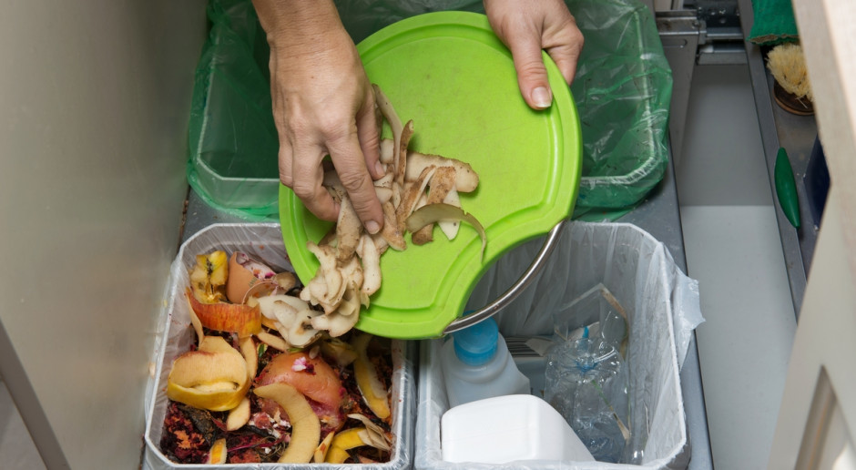 Propozycje Komisji Europejskiej dotyczące realizacji gospodarki w obiegu zamkniętym zakładają m.in. osiągnięcie 75 proc. poziomu recyklingu odpadów opakowaniowych oraz 65 proc. odpadów komunalnych do 2030 r. Fot. Shutterstock MŚ: Niski wzrost poziomu recyklingu śmieci w gminach