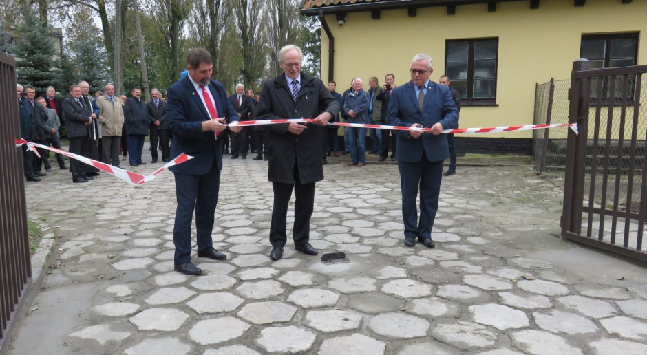 Wiesław Drewnowski, Prezes Zarządu SHiUZ Bydgoszcz, Francois Desmons, dyrektor generalny Genes Diffusion oraz Leszek Hądzlik prezydent PFHBiPM; Fot. Ł. Głuchowski SHiUZ Bydgoszcz otworzyła Centrum Genetyczne EBP