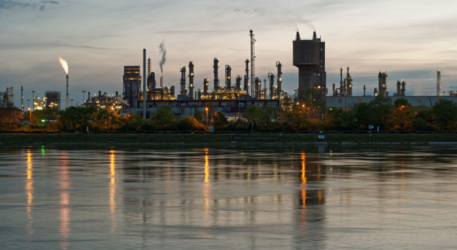 Eksplozja i pożar na terenie koncernu chemicznego BASF w niemieckim mieście Ludwigshafen; Fot. Shutterstock Niemcy BASF: W wybuchu w Ludwigshafen wielu rannych i zaginionych