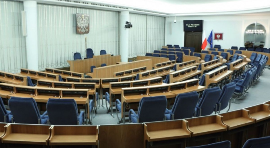 Nowe prawo podnosi stawki taryfowe uprawniające producentów rolnych do dotacji z budżetu państwa z 3,5 i 5 proc. do 9 proc. sumy ubezpieczenia Senat poparł ustawę o ubezpieczeniach rolnych
