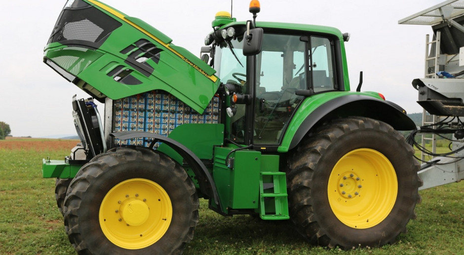 Ciągnik elektryczny z systemem SESAM fot. mat. prasowe John Deere SESAM – elektryczny ciągnik wyróżniony na SIMA