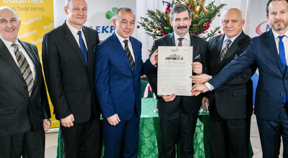 Umowa o kredycie została podpisana przez przedstawicieli EBI i Mlekpolu w środę w Grajewie; Fot. mlekpol.com.pl 50 mln EUR kredytu z EBI na budowę zakładu Mlekpolu w Mrągowie