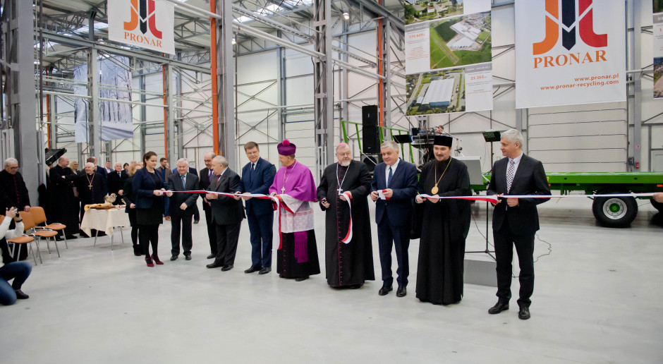 Hala produkcyjna Pronaru w Siemiatyczach jest jedną z największych w Polsce. Fabryka znajduje się na powierzchni 4,5 ha. Pronar ma nową halę produkcyjną