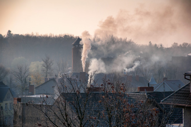 Zła jakość powietrza w Polsce to konsekwencja trwania przy węglu