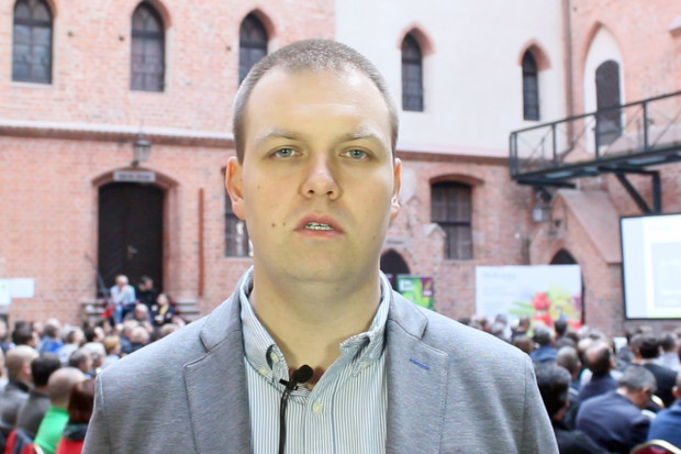 Jakub Danielewicz z Instytutu Ochrony Roślin w Poznaniu, fot. farmer.pl Skuteczność oprysku zależy od jakości wody