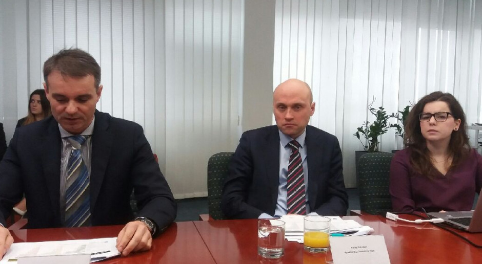 Od lewej Marcin Chrobot, prezes Martin&Jacob, Maciej Piskorski, , dyrektor Departamentu Produktów Agro w Banku BGŻ BNP Paribas oraz Izabela Tworzydło, ekspert ds. relacji z mediami w Banku BGŻ BNP Paribas (Fot JK) Polski rolnik ubankowiony