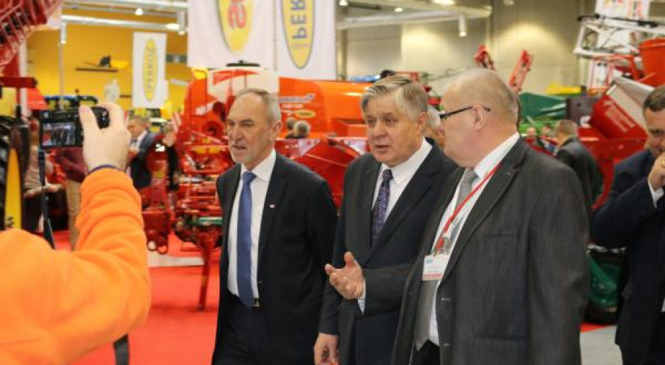Minister Jurgiel na targach Mazurskie Agro Show w ubiegłym roku, fot. www.agroshow.eu Jurgiel: Powstaną wojewódzkie programy rozwoju obszarów wiejskich