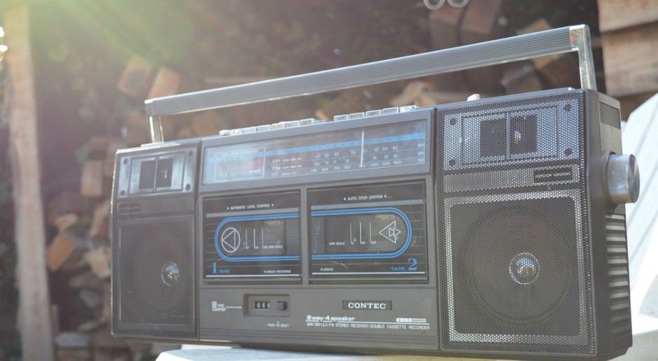 Odbiornik radiowy. Fot. Pixabay Radio dla rolnika. Jakich stacji słuchają mieszkańcy wsi?
