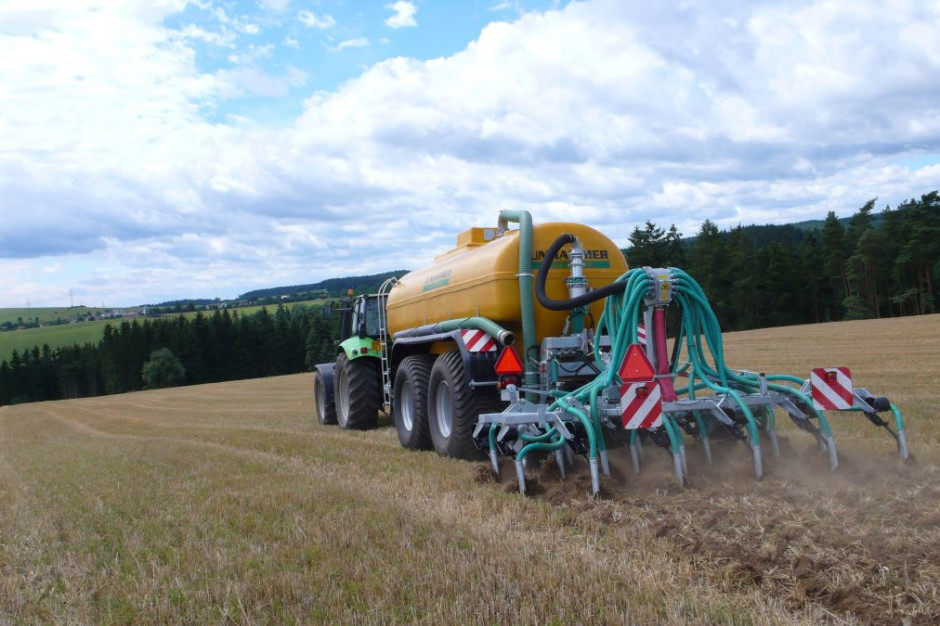 Rolnik dużą część nawożenia realizuje za pomocą gnojowicy świńskiej, fot. farmer.pl