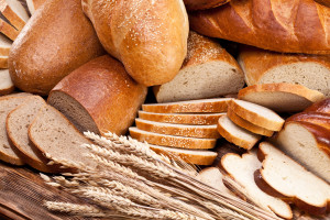 Duże piekarnie w 99 proc. produkują chleb z gotowych mieszanek 