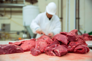 UOKiK o sprawie przejęcia firm na rynku przetwórstwa mięsa