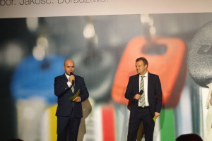 Zaproszonych gości powitali Karl Wilhelm Hundertmark, prezes Claas Polska (z prawej) oraz Paweł Olech, dyrektor handlowy Claas Polska 