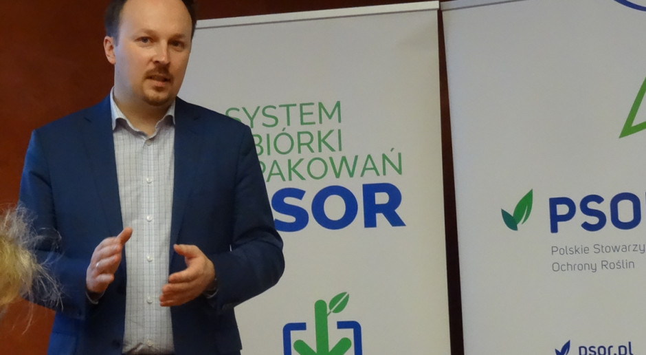 Każdy użytkownik środków ochrony roślin jest zobowiązany prawem do zwrotu opakowań do sklepów i hurtowni, a sprzedawca do ich przyjęcia - przypomina dyrektor PSOR Marcin Mucha; Fot. W. Konieczny PSOR i FNZ wspólnie edukują użytkowników środków ochrony roślin