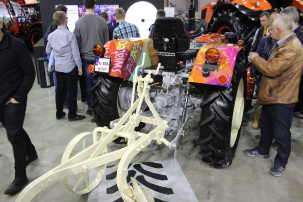 Jedna z "maskotek" na stoisku Ursusa podczas targów Agrotech 2017, fot. kh Prezes Ursusa: 4 lata gwarancji oznaczają że jesteśmy pewni jakości swoich produktów