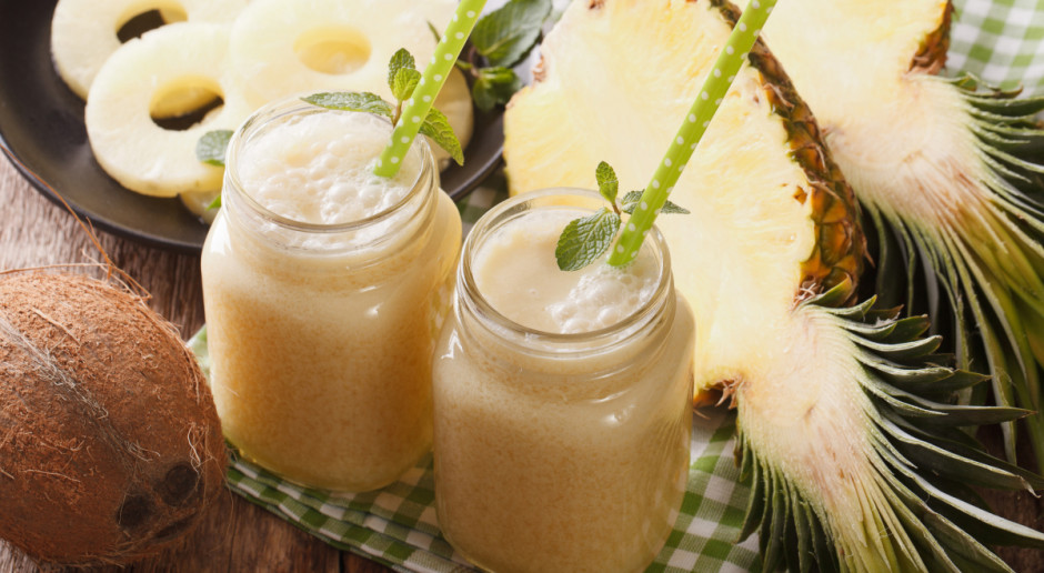 Na liście wymienione zostało, jako wyjątkowo rozpowszechniona bzdura, przekonanie o tym, że ananas dzięki zawartości bromeliny, mieszaniny enzymów, pomaga spalać tłuszcz, a zatem rzekomo działa odchudzająco; Fot. Shutterstock Od odchudzającego ananasa do szkodliwego mleka, czyli włoscy rolnicy obalają mity