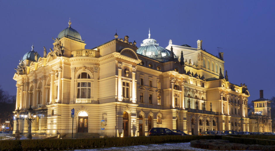 Teatr uroczyście zainauguruje pszczelarską mini działalność 28 maja, podczas Małopolskich Dni Dziedzictwa Kulturowego; Fot. Shutterstock Dwa ule staną na dachu Teatru im. Słowackiego w Krakowie