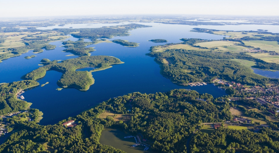 Szczególny nacisk ma być położony na promocję firm, które działają w branżach uznanych za tzw. inteligentne specjalizacje regionu, tj. produkcji zdrowej żywności, meblarstwa i ekonomii wody, fot. Shutterstock Ponad 11 mln zł na promocję gospodarczą Wielkich Jezior Mazurskich