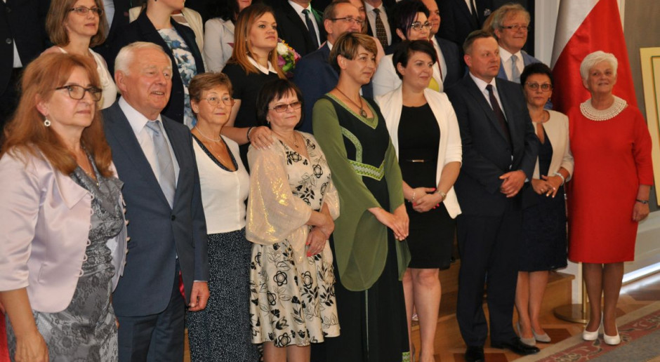 Wspólne zdjęcie laureatów i gości podczas wczorajszej gali; fot. CDR „Sposób na Sukces” nagrodzony po raz 17.