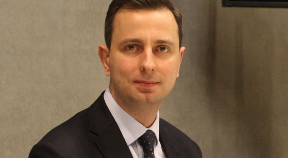 Komisja Europejska zaproponowała też w piątek nowy, zmniejszony budżet dla Wspólnej Polityki Rolnej (WPR). W jego ramach Polska miałaby otrzymać ok. 1 proc. mniej na dopłaty bezpośrednie dla rolników i ok. 25 proc. mniej na fundusz rozwoju obszarów wiejskich Kosiniak-Kamysz: Propozycja budżetu UE na rolnictwo programem "dopłata minus"
