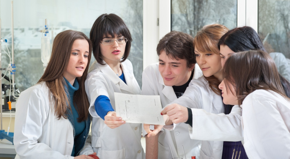 ANR: W roku akademickim 2017/2018 około 1000 studentów otrzyma stypendia oraz możliwość udziału w warsztatach i stażach (Fot.Fotolia) Stypendia pomostowe