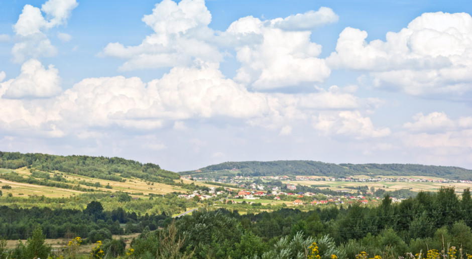 Województwo świętokrzyskie - panorama; Fot. Shutterstock 151 projektów w ramach programu Odnowa Wsi Świętokrzyskiej