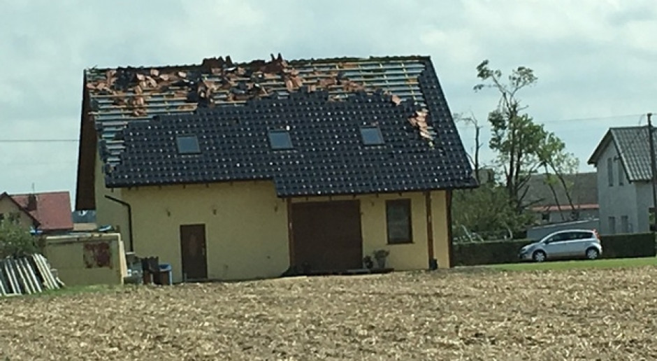 Fot. www.kujawy.psp.gov.pl MSWiA opublikowało rozporządzenie ws. odbudowy po nawałnicach