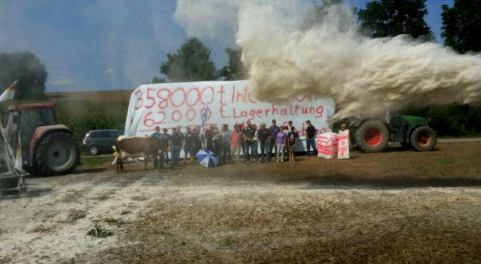 Manifestacje dotyczące zagospodarowania zapasów mleka w proszku w Niemczech; Fot.EMB Niemcy: Manifestacje w sprawie mleka w proszku