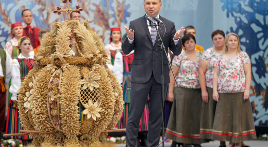 Prezydent podziękował za rok trudu i pracy rolnikom, którzy - jak zaznaczył - od stuleci w Rzeczpospolitej "żywią nas i bronią"; Fot. prezydent.pl Prezydent: Nigdy polski rolnik nie odmawiał trudu i poświęcenia dla ojczyzny