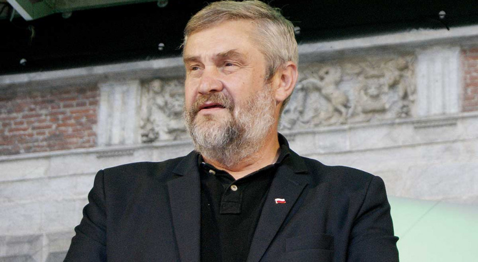 "Wektorem przenoszącym chorobę są także ludzie i wcale nie mam tu na myśli wyłącznie hodowców czy handlarzy. Trzeba pamiętać też o firmach zaopatrujących gospodarstwa w pasze i być może także o lekarzach weterynarii, chociaż oni akurat temu zaprzeczają" ASF to niemal plaga egipska XXI wieku