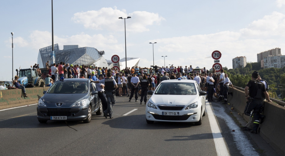 Fot. prochasson frederic/Shutterstock.com Rolnicy protestowali w Paryżu przeciwko polityce rządu