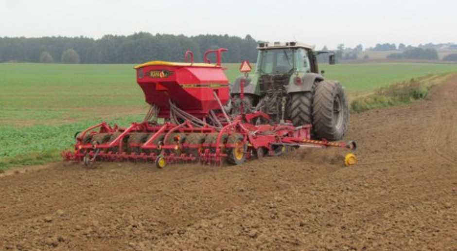 Trwają intensywne siewy zbóż, fot. farmer.pl Jęczmień hybrydowy można jeszcze siać, ale trzeba podnieść normę wysiewu