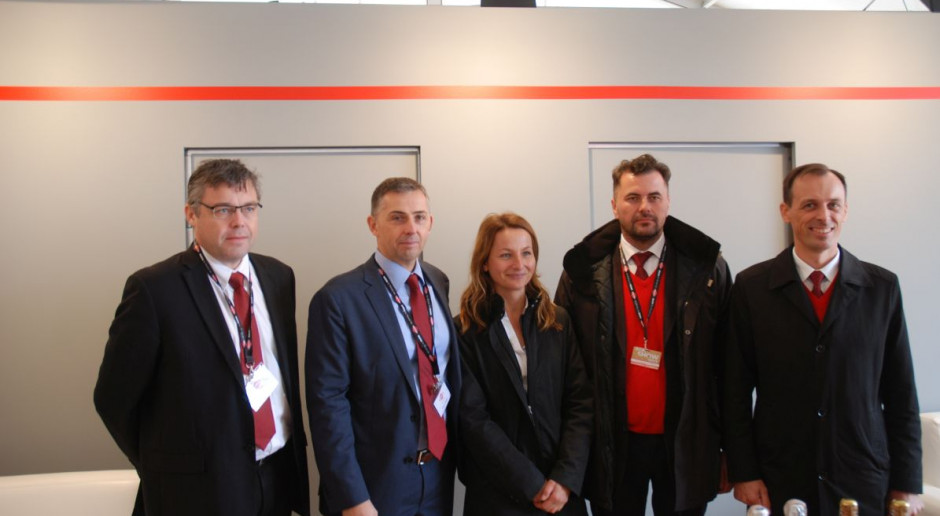 Prezes Kuhn Group, Thierry Krier (drugi z lewej) nieczęsto pojawia się na branżowych wystawach ale dla polskiego Agro Show zrobił wyjątek; fot. KW Prezes Grupy Kuhn: Polska trzecim rynkiem maszyn w Europie