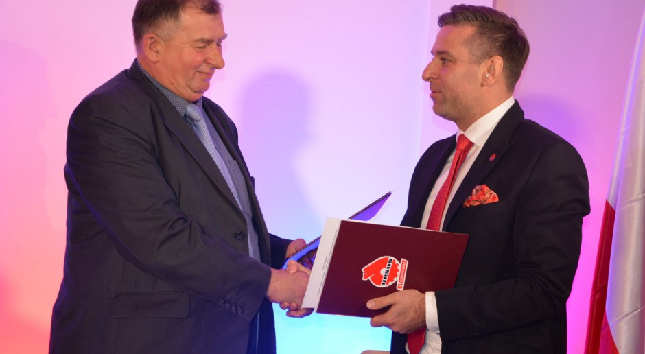Porozumienie podpisali podczas specjalnej konferencji Karol Zarajczyk – prezes Ursus SA i Andrzej Kierzkowski, przewodniczący NSZZ „Solidarność” Ursus w Warszawie, fot. M. Tyszka Ursus przekaże byłym pracownikom milion złotych