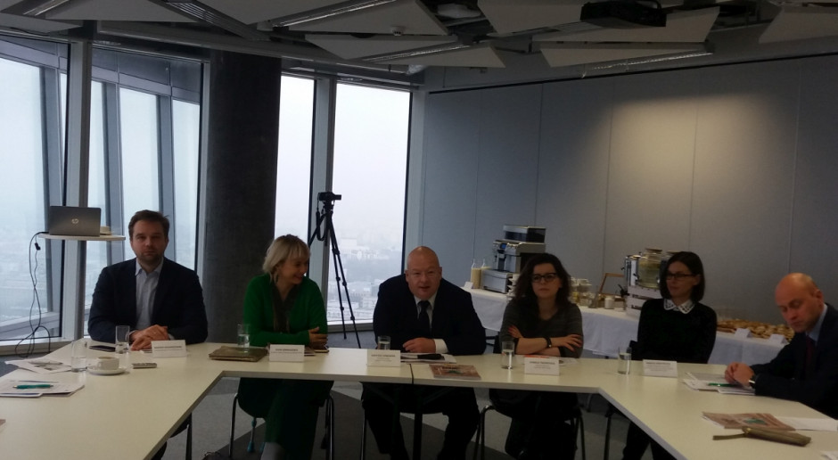 Od lewej: Kacper Kosarzewski 4CF, Julia Izmałkowa dyrektor agencji badawczej Izmałkowa, Bartosz Urbaniak członek zarządu Banku BGŻ BNP Paribas, Izabela Tworzydło rzecznik prasowy Banku BGŻ BNP Paribas, Marta Skrzypczak, analityk Banku BGŻ BNP Paribas (Fot. JK) Trendbook Banku BGŻ BNP Paribas