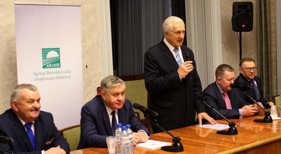 Waldemar Broś, prezes KZSM podczas konferencji prasowej na targach Mleko-Expo, fot.Ł.Ch. Broś: Ten rok dla mleczarstwa nie jest zły, ale są niepokojące sygnały