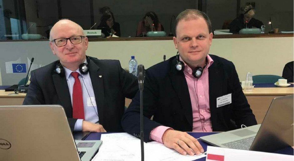 Od lewej: Eugeniusz Wencek (kierownik Działu Hodowli i Oceny Drobiu KRD-IG), Łukasz Dominiak (dyrektor generalny KRD-IG); Fot. Materiały prasowe KRD-IG oficjalnym reprezentantem Polski na spotkaniu Grupy Prognostycznej KE