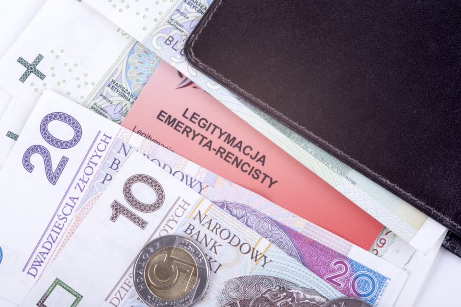 25 sierpnia w Polsce ruszyła wypłata 14. emerytur. Świadczenie na rękę w pełnej wysokości wynosi 1217,98 zł, fot. Shutterstock