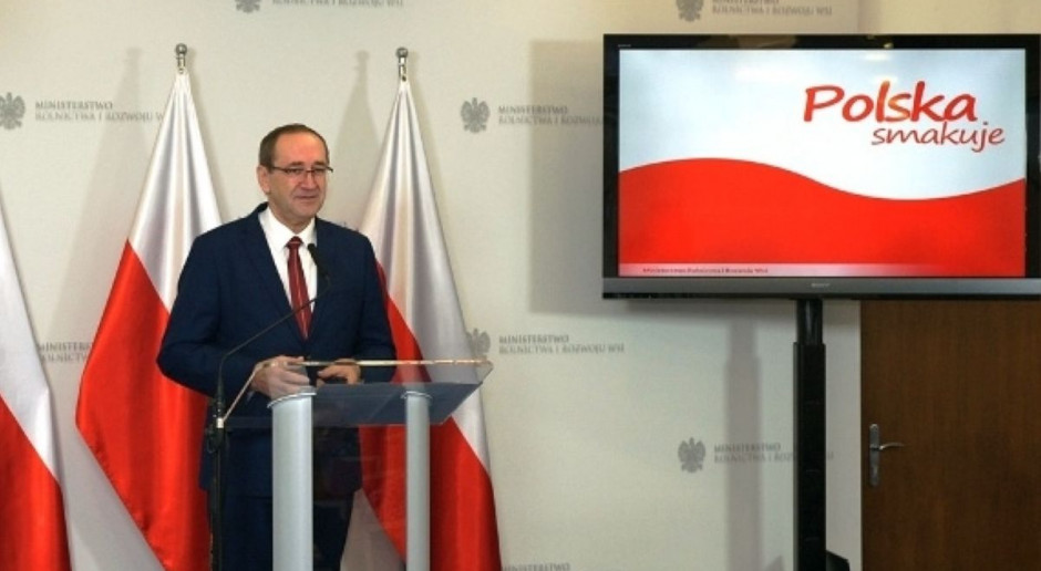 Sekretarz stanu J. Bogucki podczas konferencji prasowej; Fot. MRiRW MRiRW: "Polska smakuje" pod takim szyldem będzie promowana polska żywność